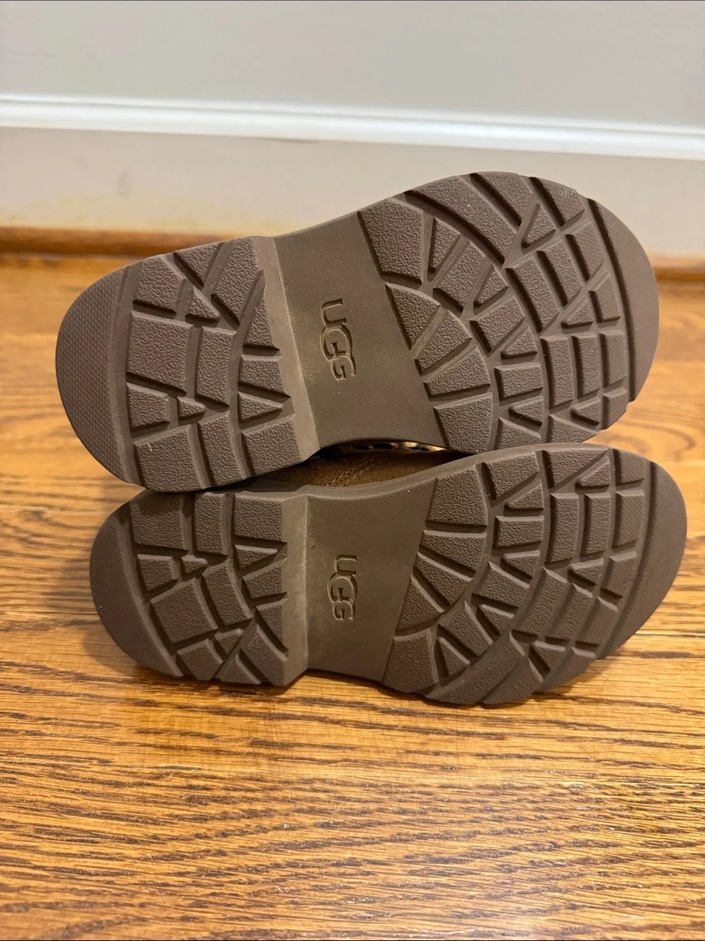 UGG Kids Chestnut Faux-Fur Cuff Lace-Up Boots